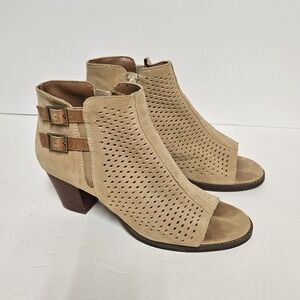 This is a pair of Vionic Aloft Chryssa women's Size  8.5 ankle booties Open Toe